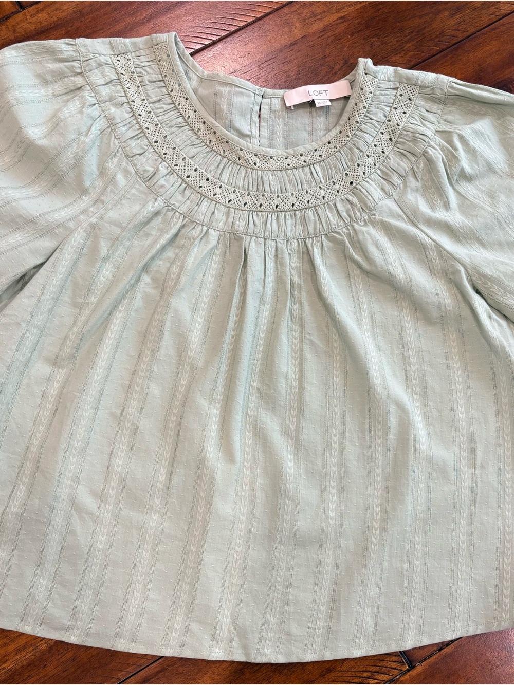 LOFT, women’s smocked top, soft mint, size xs, EUC